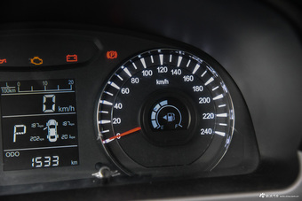 2015款力帆820 2.4L自动旗舰型