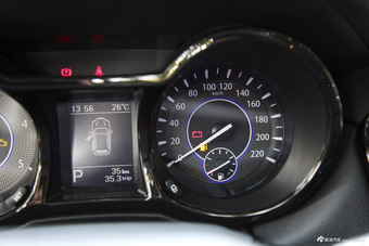 2017款驭胜S350 2.0T自动两驱柴油超豪华版7座 