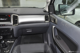 2016款撼路者2.2T手动四驱豪华版柴油