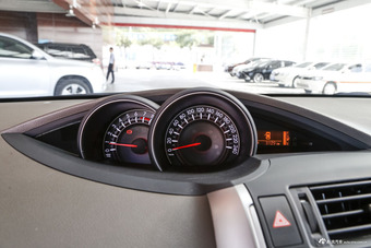 2014款逸致1.8L自动精英版