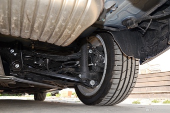 2017款宝马1系118i自动设计套装型