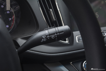 2018款荣威360 PLUS 1.5L自动豪华版 