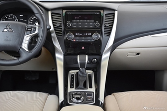 2016款帕杰罗·劲畅3.0L标准版