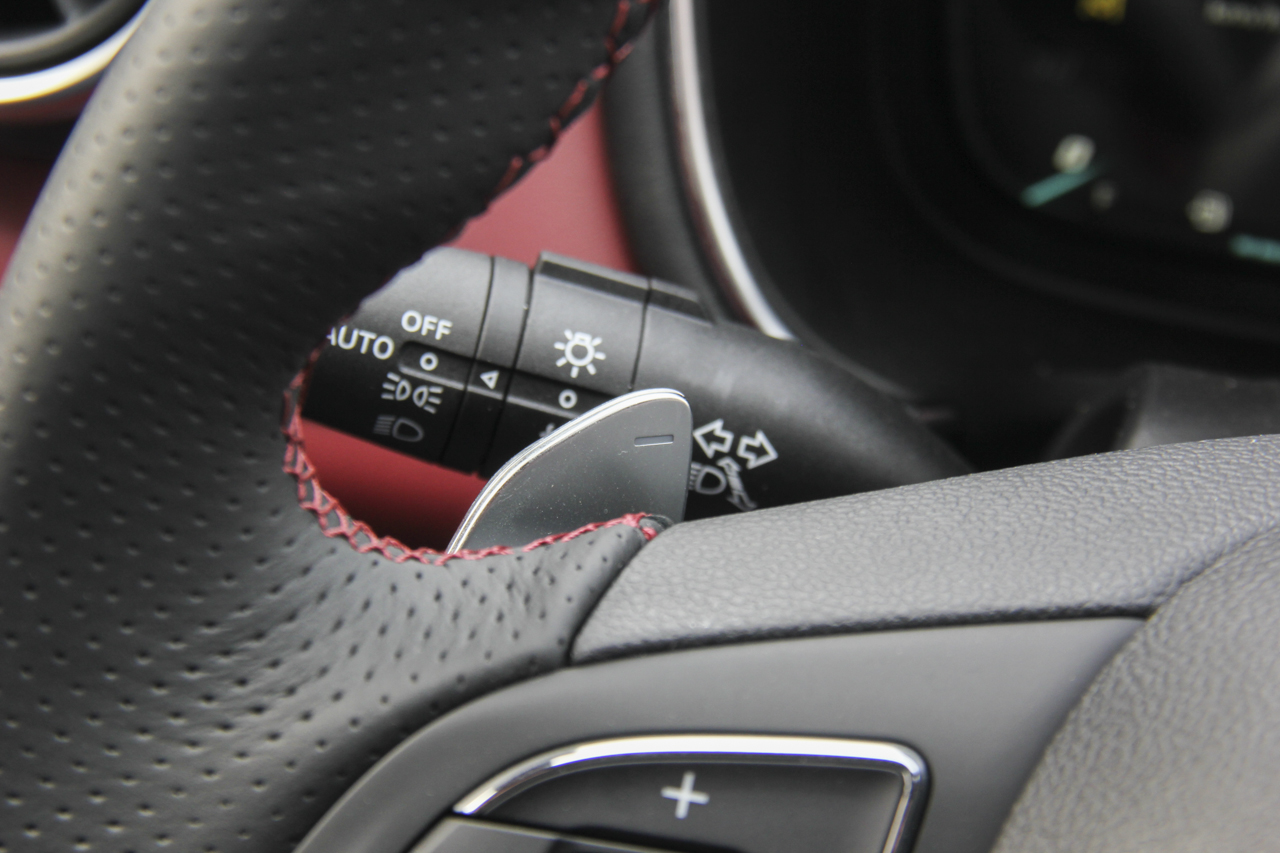 2018款名爵HS 2.0T自动四驱30T Trophy荷尔蒙超燃版