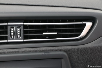 2018款标致308 1.6L手动时尚版