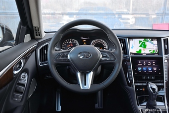 2018款英菲尼迪Q50L 2.0T自动豪华运动版