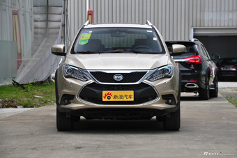 2015款比亚迪唐2.0T自动四驱旗舰型