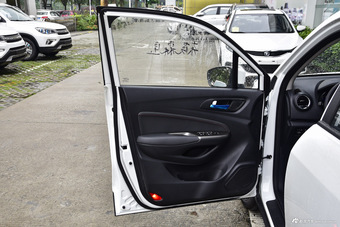 2016款长安CS15 1.5L手动尊贵版