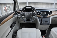2017款GL8 2.0T自动 28T舒适型 白色