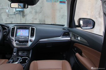 2017款长安CS95 2.0T自动四驱智驭版 