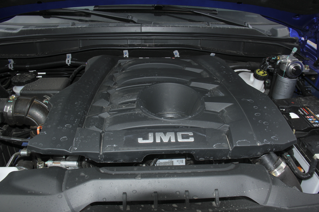 2017款域虎7 2.4T手动柴油四驱豪华版JX4D24A5L