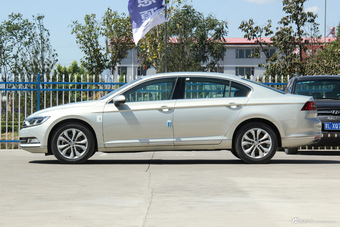 2018款迈腾改款1.8T自动330TSI DSG豪华型