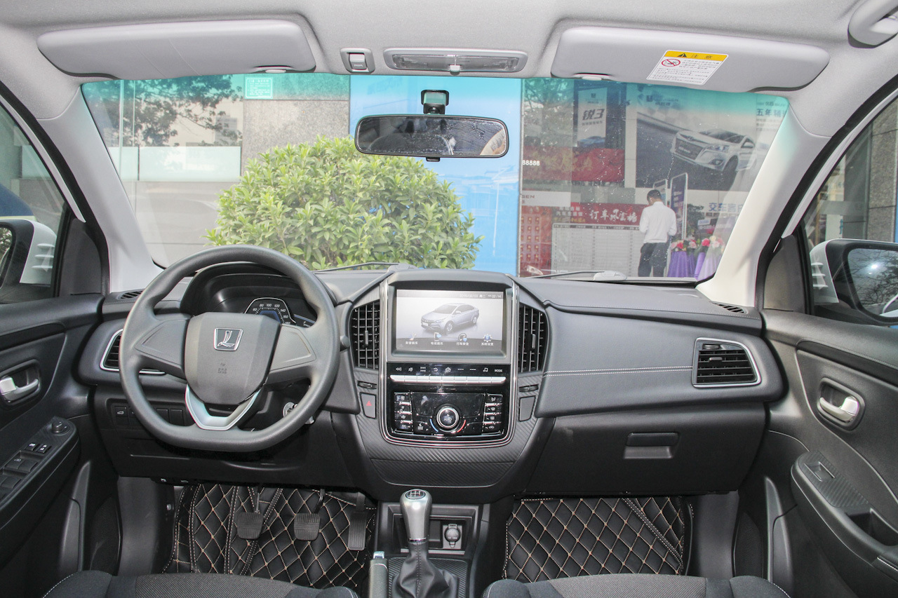 2016款锐3 1.6L手动尊享型天窗版