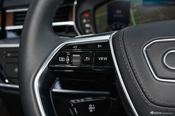 2018款奥迪A8L 3.0T自动55 TFSI quattro豪华型