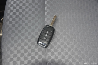 2017款起亚K2 1.4L自动GLS三厢