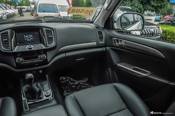 2016款萨瓦纳2.8T手动四驱柴油尊享版5座