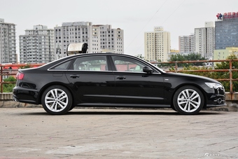 2018款奥迪A6L 3.0T自动30周年年型 50 TFSI quattro 尊享型