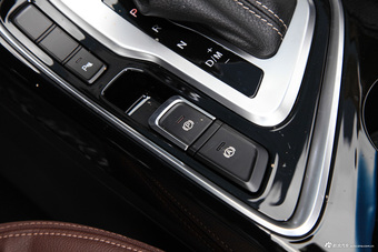 2017款宝骏560 1.5T DCT尊享型