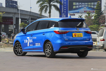 2017款比亚迪宋MAX 1.5T自动互联尊贵型