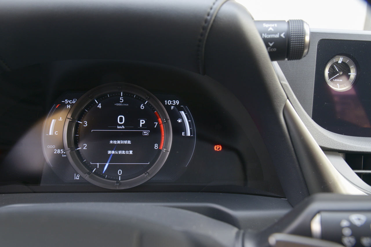 2018款雷克萨斯ES 2.5L自动260 F SPORT