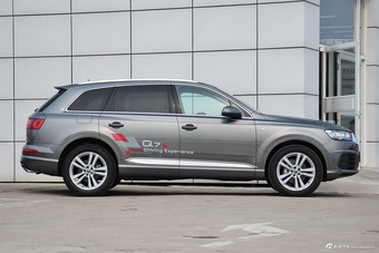 2016款奥迪Q7 2.0T自动40TFSI S-Line运动型