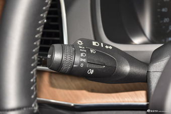 2018款沃尔沃XC90升级版 2.0T自动 T6智尊版