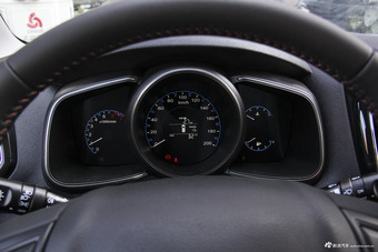 2016款长安CX70 1.6L手动运动型