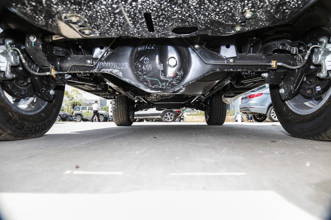 2016年北京BJ80 2.3T自动尊贵版