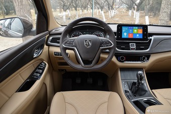 2017款宝骏730 1.5T手动尊享型7座