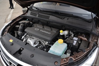 2017款宝骏730 1.5T手动尊享型7座