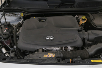 2017款英菲尼迪QX30 2.0T自动四驱运动版图片