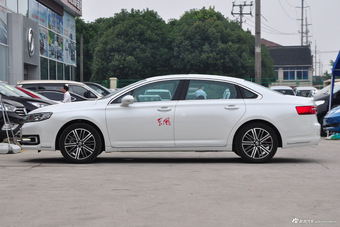 2016款东风A9 1.8T自动尊贵型 珠光白