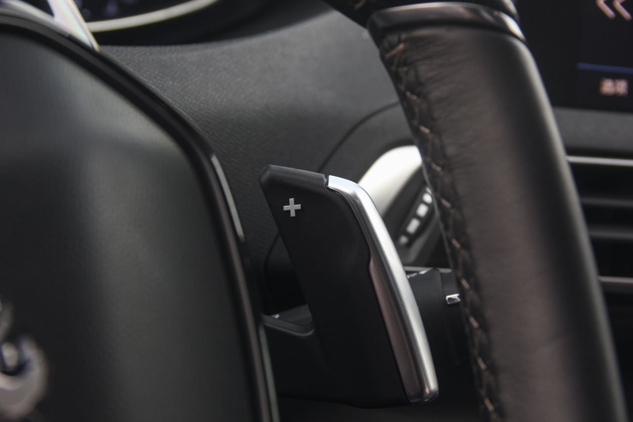 2017款标致5008 1.8T自动380THP豪华GT版7座