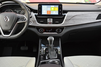 2017款宝骏730 1.5T自动旗舰型7座