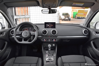 2018款奥迪A3 30周年型2.0T自动Limousine 40 TFSI运动型图片