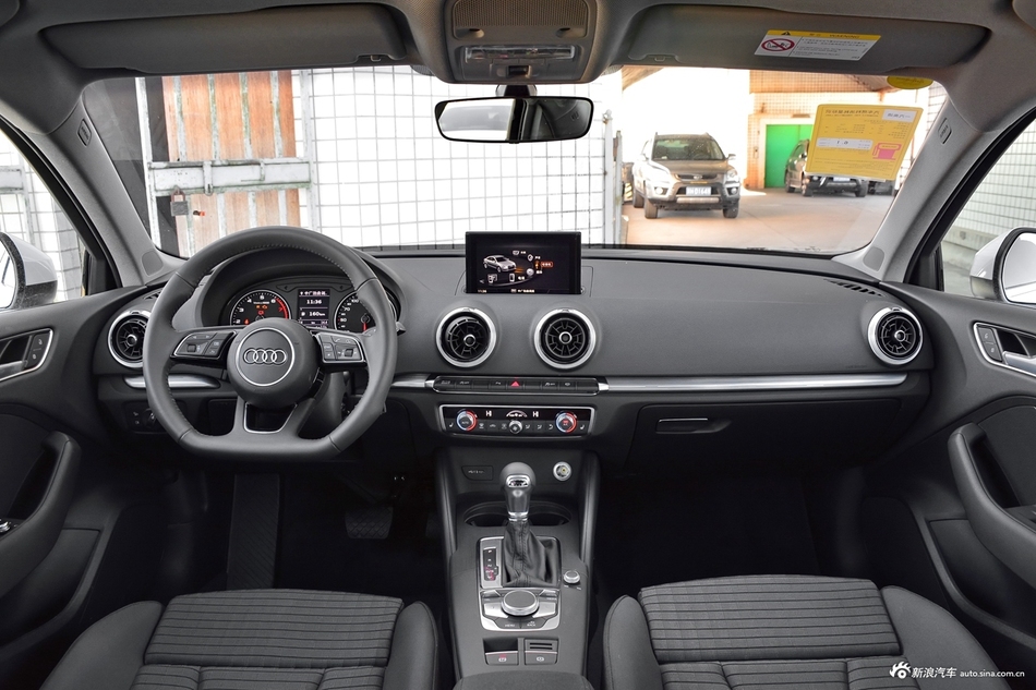 2018款奥迪A3 30周年型2.0T自动Limousine 40 TFSI运动型