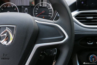 2018款宝骏530 1.8L自动精英型