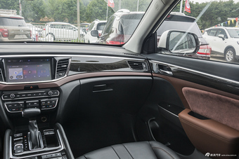 2017款传祺GS8 2.0T自动四驱至尊版320T