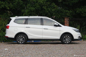 2017款宝骏730 1.8L iAMT豪华型7座