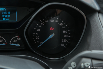 2018款福克斯三厢1.6L自动风尚型智行版