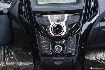 2016款比亚迪秦EV300尊荣型