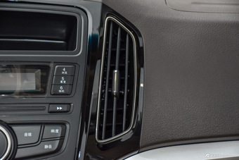 2016款宝骏730 1.5L手动超值版 7座