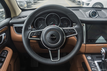 2017款众泰SR9 2.0T自动极致之心版