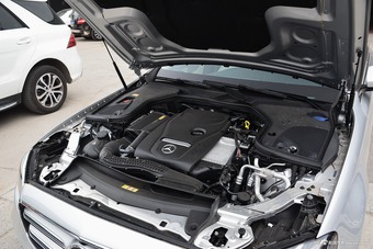 2016款奔驰E级E300L 豪华型