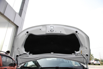 2018款标致2008 1.6L自动时尚版