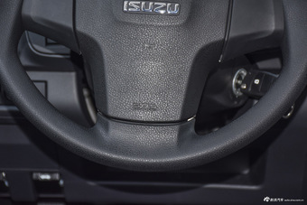 2015款五十铃D-MAX 2.5T自动两驱高通过精英款