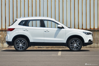 2017款奔腾X40 1.6L手动豪华型