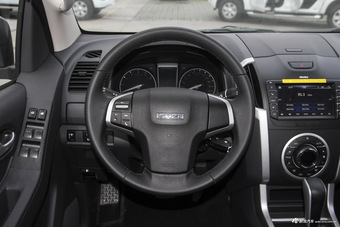 2015款五十铃D-MAX 2.5T自动四驱超豪华款