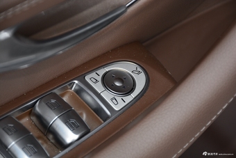 2018款奔驰E级改款3.0T自动 320 L 4MATIC