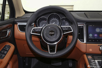 2017款众泰SR9 2.0T自动极致之光版